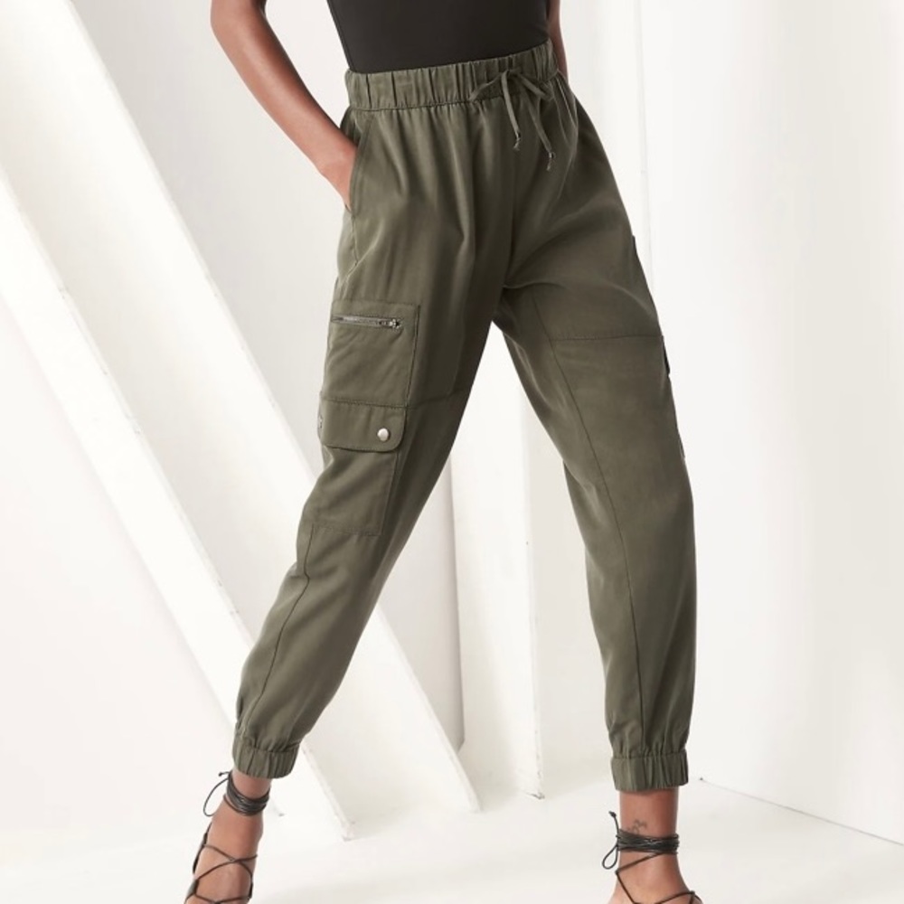 SOLD Black Banana Republic Tencel Cargo Jogger